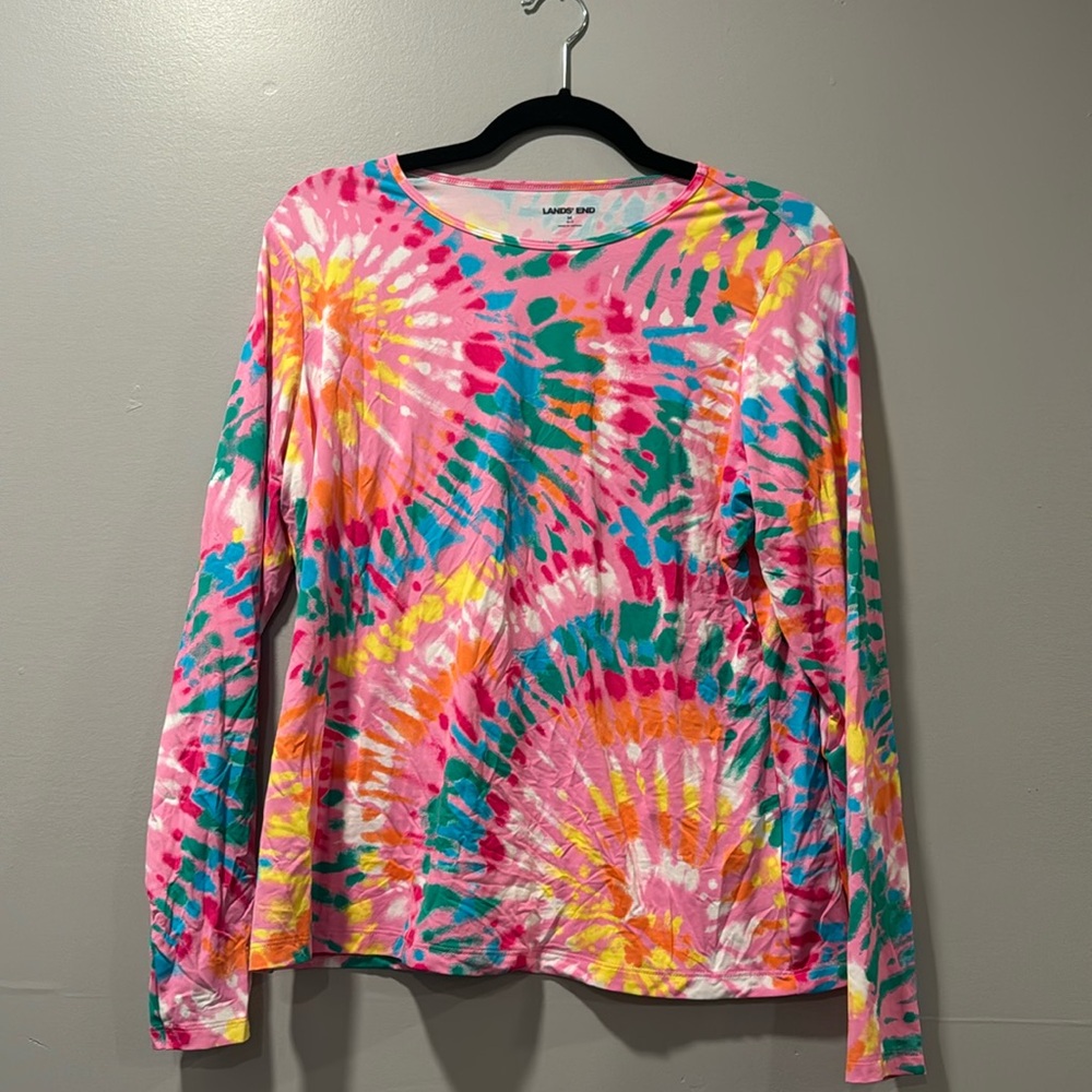 Tie-dye lens and medium women’s rash guard